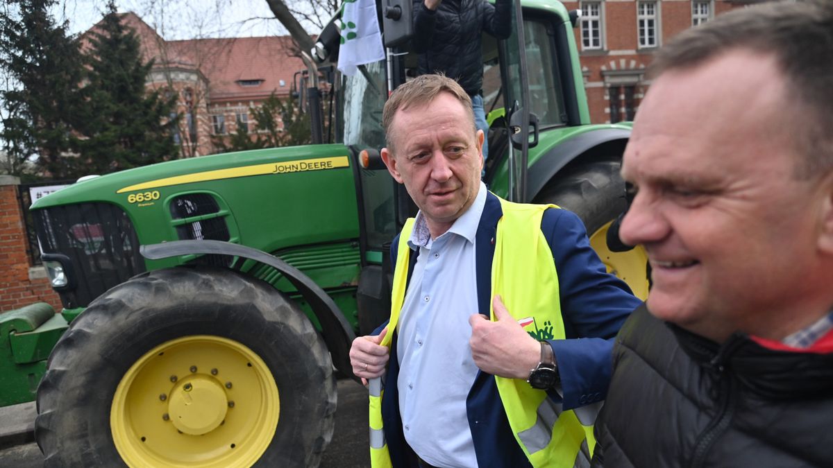 Minister Robert Telus podczas spotkania z protestującymi rolnikami, Szczecin, 13 kwietnia 2023 roku
