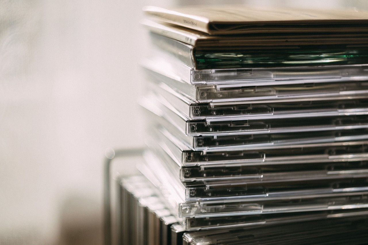 Skrótowa historia płyty kompaktowej. 42 lata wzlotów i upadków - Zbiór płyt CD, to coraz rzadszy widok