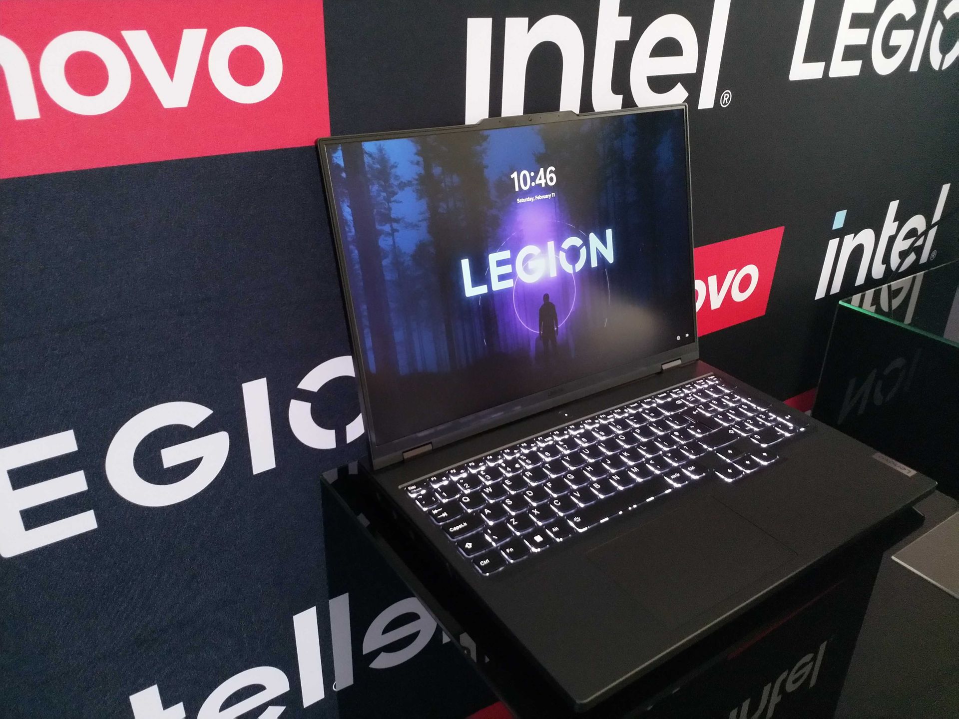 Inżynieryjna próbka Lenovo Legion Pro 5i.