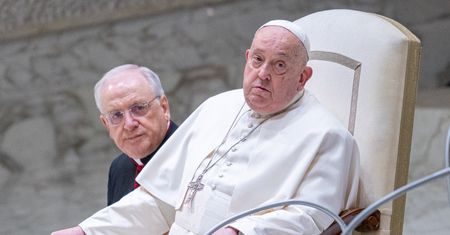 Watykan: stan zdrowia papieża Franciszka wciąż krytyczny. Jest jednak lekka poprawa