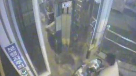 „Skuter” VS winda, czyli jak zdobywa się nagrodę Darwina [wideo] 1