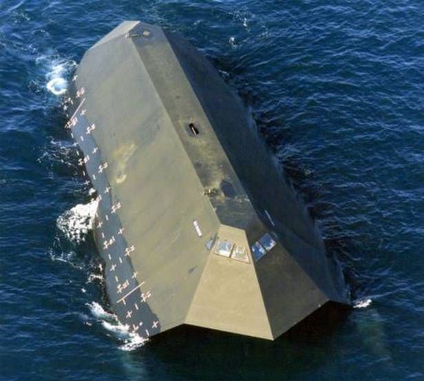 Skonstruowany przez DARPA okręt Sea Shadow wystawiony na aukcji