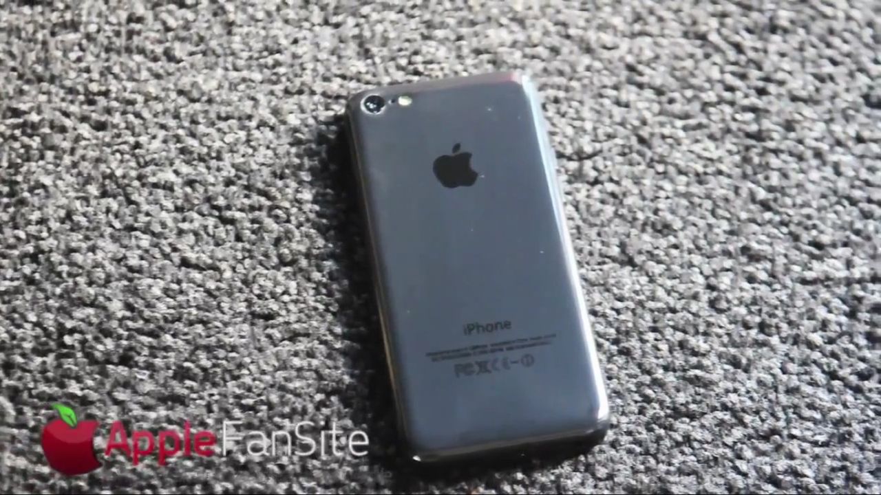 Czarna wersja iPhone'a 5C uchwycona na wideo