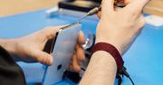 Nie słuchaj bzdur, że iPhone'a 12 naprawisz tylko w serwisie Apple'a