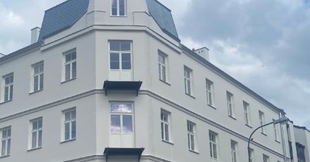 Warszawa. Praska kamienica odzyskuje blask. Ma ponad 150 lat, będzie zachwycać świeżością