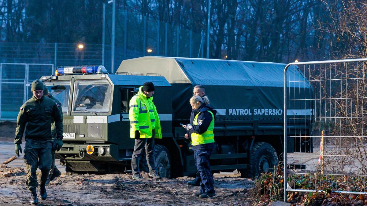 Niewybuchy na terenie lotniska we Wrocławiu. Wezwano saperów (zdjęcie ilustracyjne)