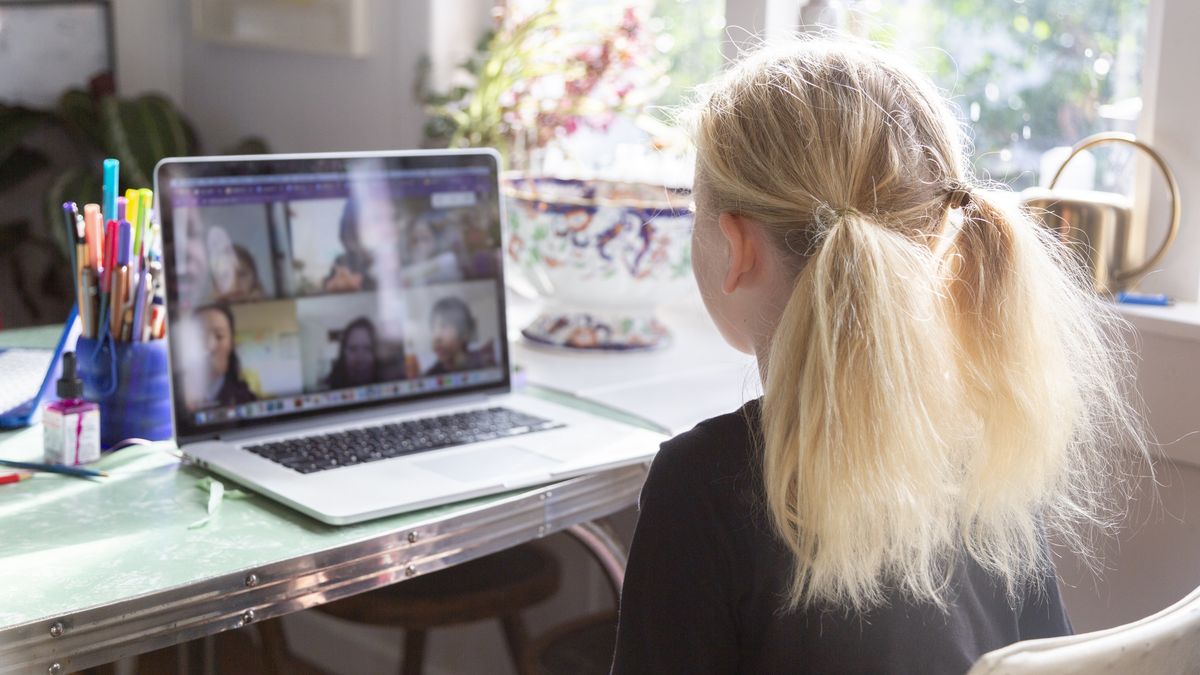 Mężczyzna wykorzystywał 7-latkę podczas zajęć online