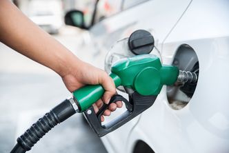 Długi weekend przyniósł droższe tankowanie. "Ceny paliw mogą odczuwalnie podrożeć"