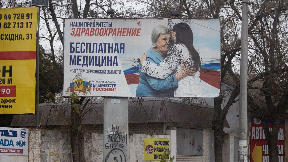 Ukrai?ska ofensywa pod Chersoniem
Russian propaganda sign in Kherson, after the liberation of the town, on November 13, 2022, amid Russia invasion of Ukraine. On November 11, 2022, Russia said it had pulled back more than 30,000 troops in the southern region. Photo by Raphael Lafargue/ABACAPRESS.COM
Lafargue Raphael/ABACA