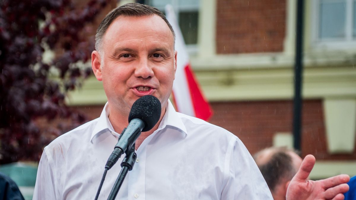 Andrzej duda przeciwko podatkowi od smartfonów.
