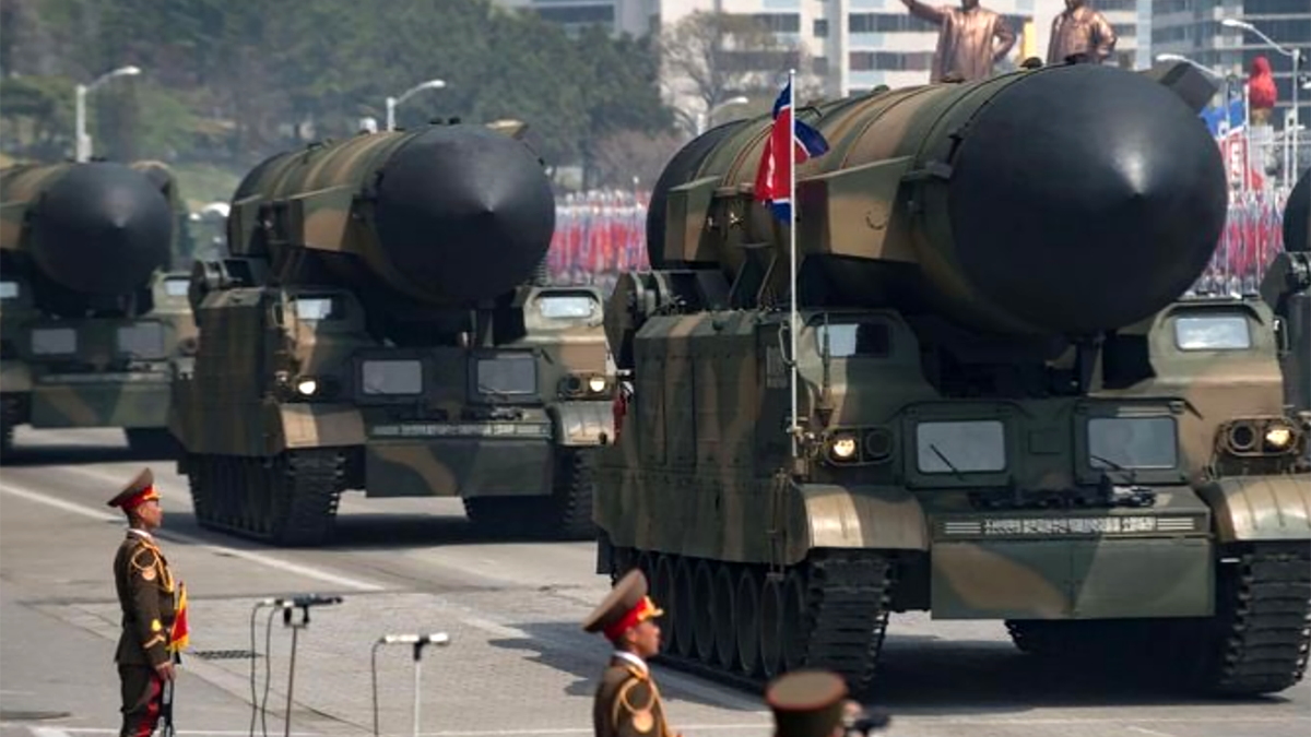 Korea Północna zaprezentowała nowe rakiety balistyczne podczas parady wojskowej w Pjongjangu