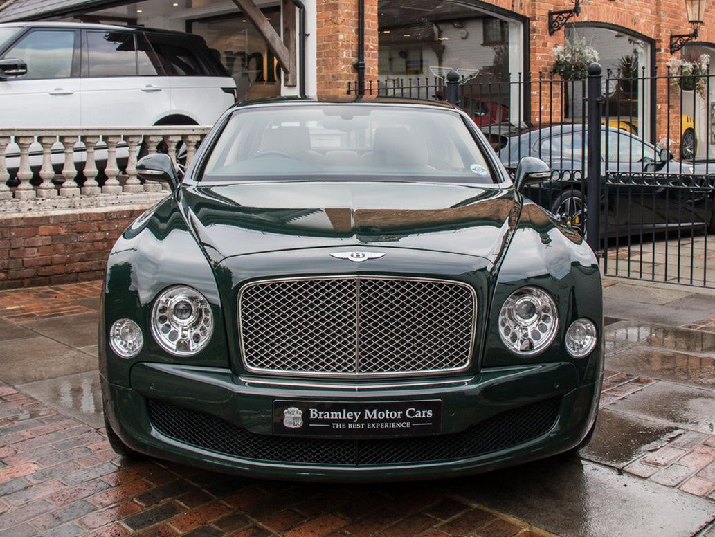 Bentley Królowej Elżbiety II na sprzedaż. Oczywiście w typowo brytyjskiej konfiguracji