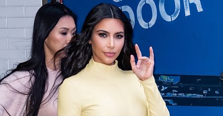 Kim Kardashian pręży się w bikini. Matka 4 dzieci lubi pokazywać krągłości