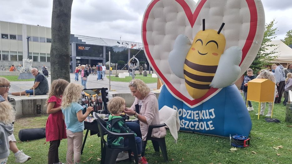W Nowej Hucie trwa Małopolskie Święto Pszczoły. Zobaczcie, co tam się dzieje