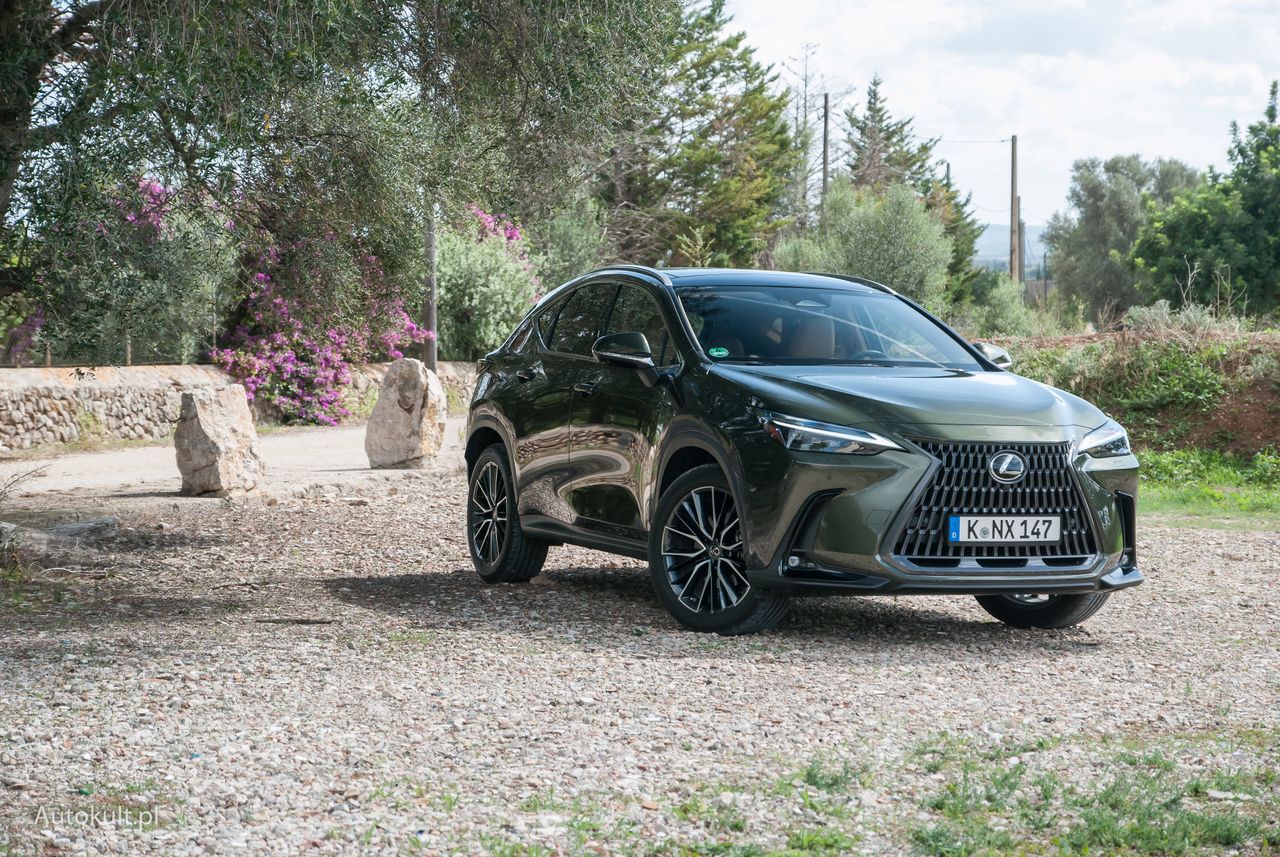 Pierwsza jazda: nowy Lexus NX - klienci już rzucili się do salonów