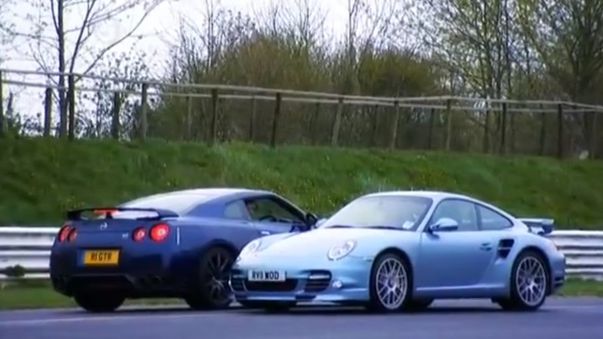 Nissan GT-R vs Porsche 911 Turbo S