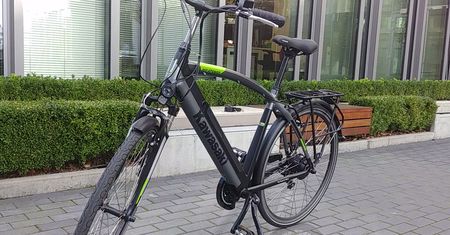 Czas na rewolucję na ulicach miast. Rowery elektryczne zamiast samochodów. Test e-roweru Kawasaki