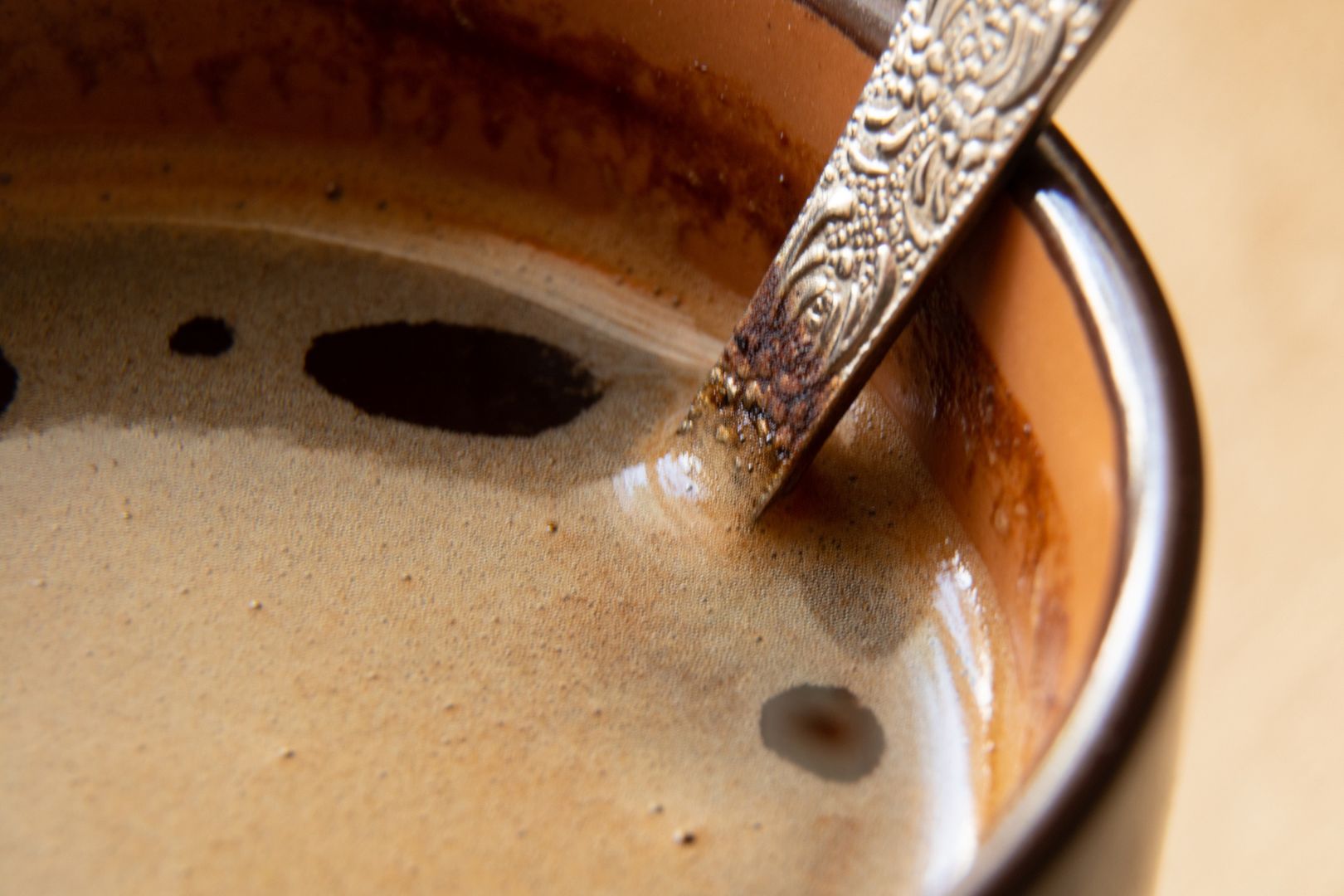 Pijesz kawę rano? Obalono największy mit