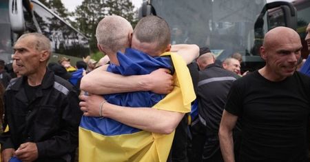 84 jeńców w końcu w domu. Niektórych Rosjanie trzymali od 2014 roku