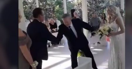 Podczas ślubu ojciec panny młodej podszedł do ojczyma. Zaniemówili
