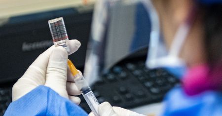 Nowe wersje SARS-CoV-2 mogą być niebezpieczne. Nie zawsze muszą powodować śmierć