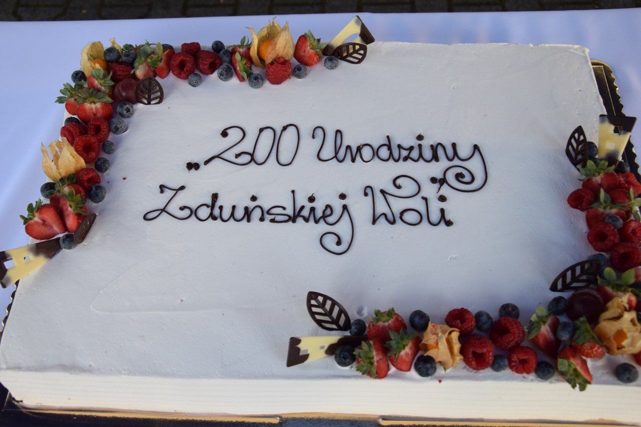 200 lat Zduńskiej Woli. Odsłonięto pomnik Stefana Złotnickiego. Był też tort dla mieszkańców