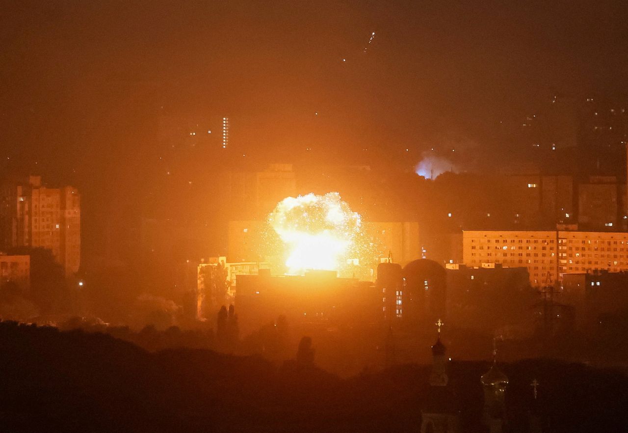 Zmasowany atak dronów na Kijów. Dramatyczne kadry