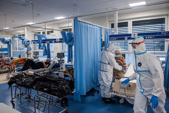 Pandemia dobitnie pokazała słabość system opieki zdrowotnej w Polsce