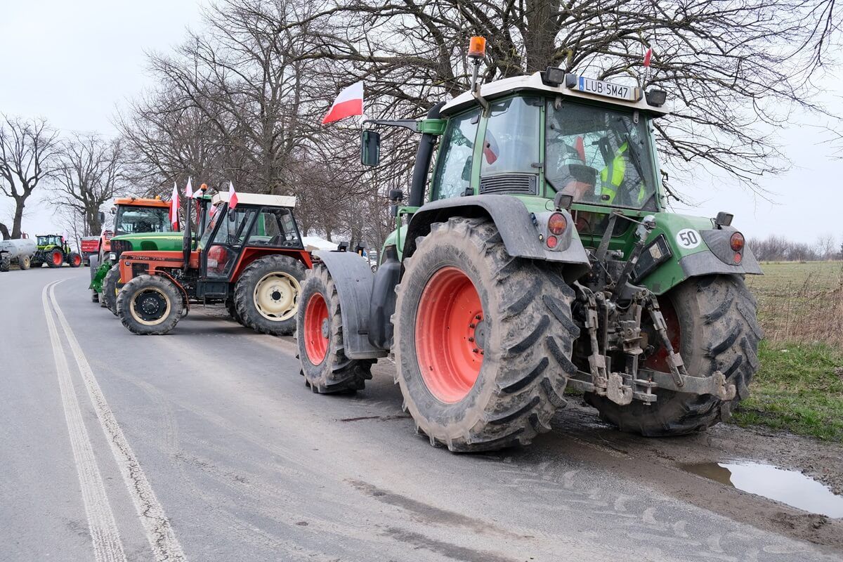 Protest rolników w Lublinie na skrzyżowaniu Zemborzycka - Osmolicka - Żeglarska