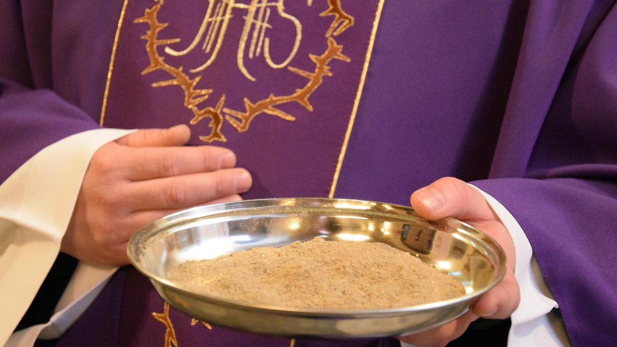 Przeniesiony ksiądz okupuje plebanię