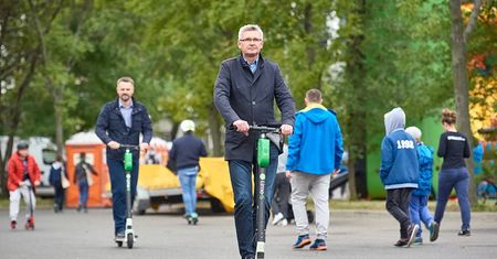 Hulajnogi na abonament wreszcie dotarły do Polski - czy to się opłaca?