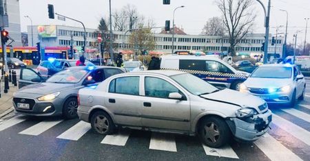 Kradli auta metodą "na kolec". Policja zatrzymała dwóch Gruzinów