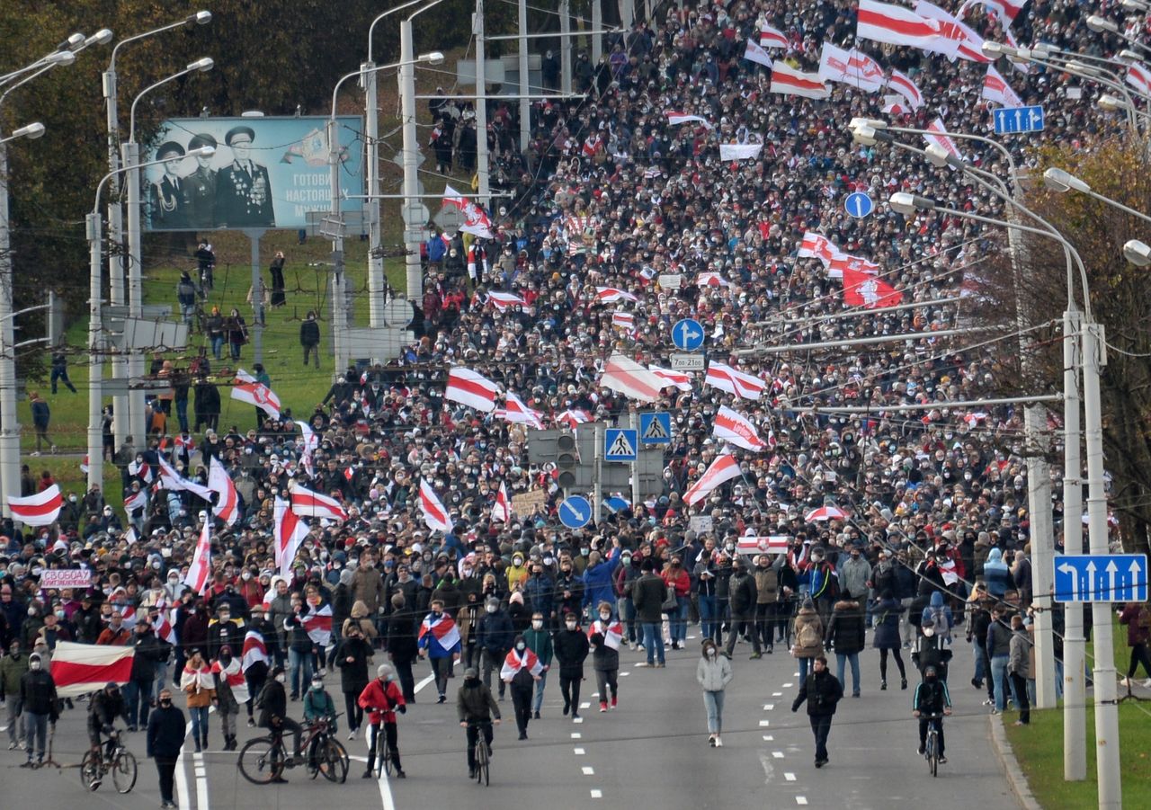 Białoruś. Mińsk. Ponad 30 tys. osób protestuje