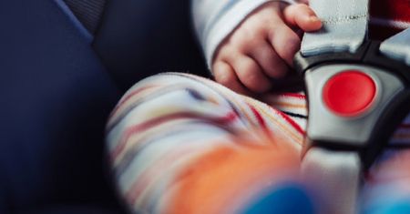 Dwumiesięczne niemowlę w rozgrzanym samochodzie. We krwi miało narkotyki