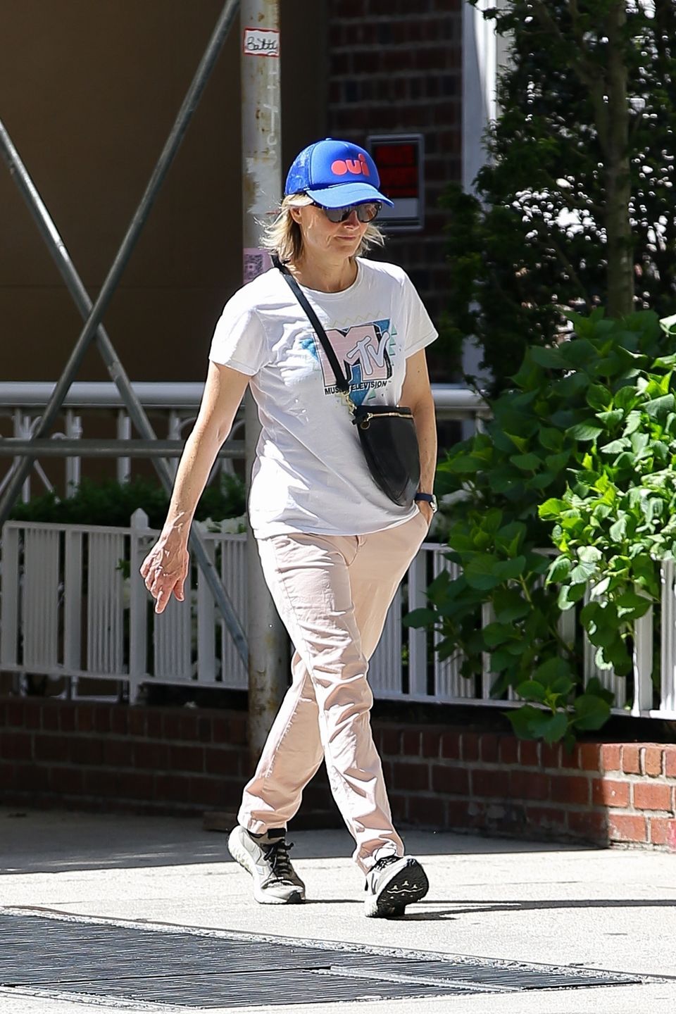 Jodie Foster "przyłapana" na spacerze