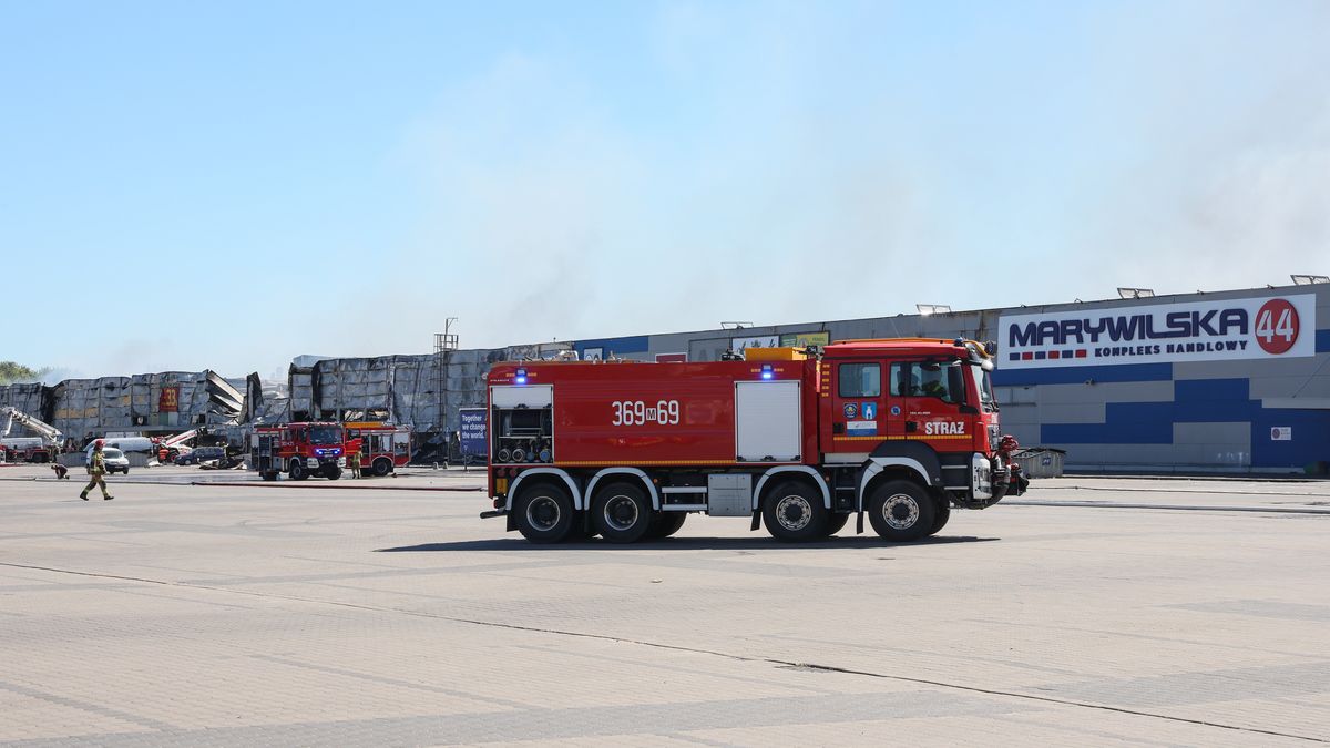 Spłonęło centrum handlowe Marywilska 44