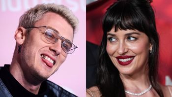 Dakota Johnson ma "NAJLEPSZY SEKS W ŻYCIU" z Machine Gun Kellym?! Przyjaciółki ujawniają jej pikantne zwierzenia: "Nie mogą się sobą nasycić"