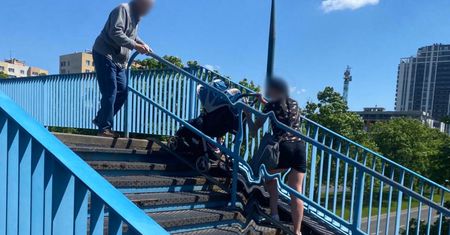 Mężczyzna nagle podbiegł do matki z dzieckiem. Była w szoku, co zrobiła źle
