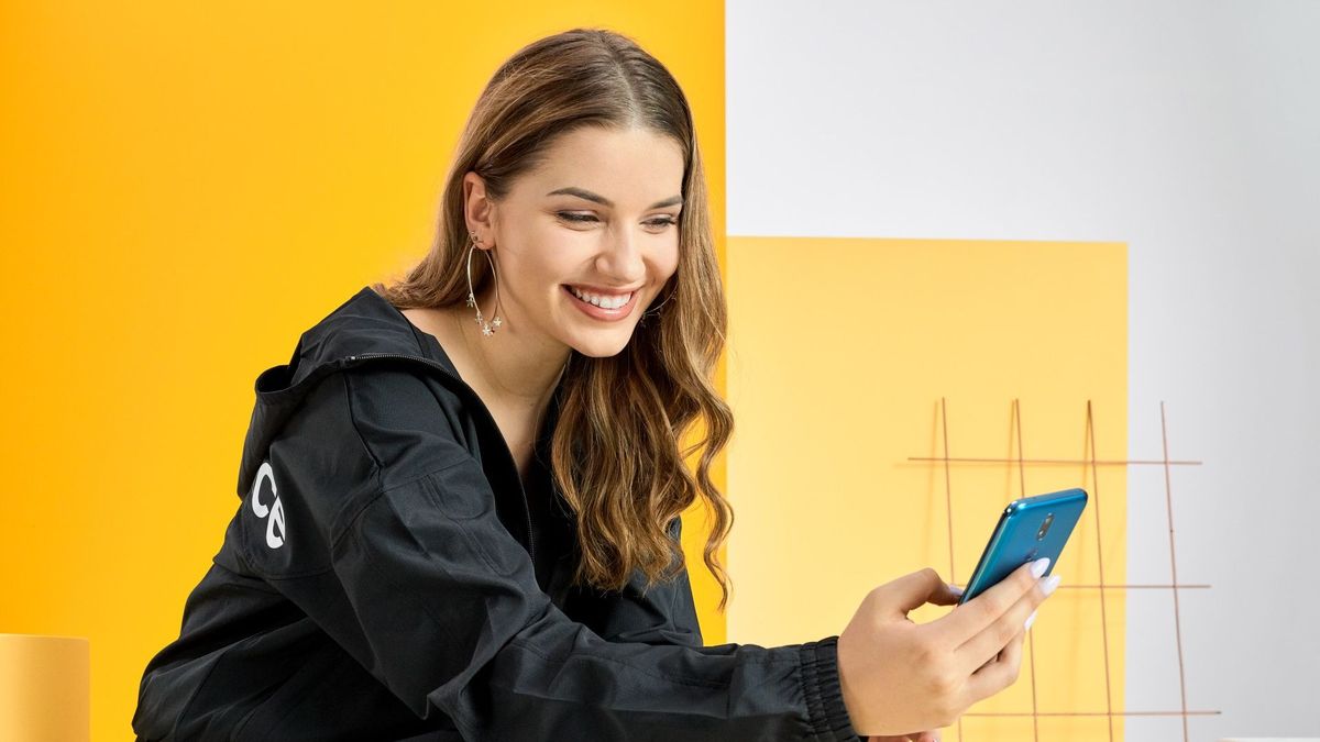 #wSkrócie: promocja na LG K40 i wertykalnie składany smartfon Sharpa 1