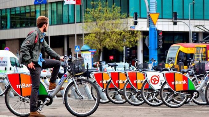 Warszawa. Zmiany w rowerowym miejskim zasobie. Mniej stacji, mniej rowerów, ale tylko na "czas pomostowy"