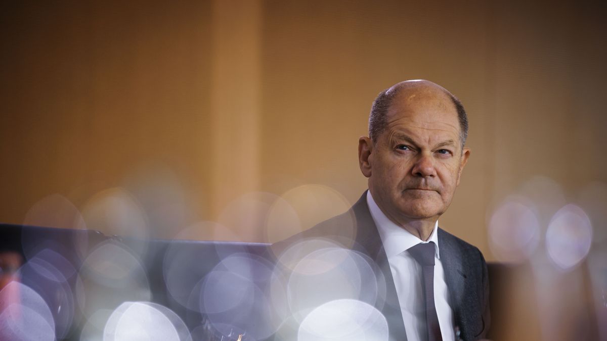 BERLIN, GERMANY - SEPTEMBER 18: Federal Chancellor Olaf Scholz (SPD), arrives for the weekly federal government cabinet meeting on September 18, 2024 in Berlin, Germany. (Photo by Thomas Trutschel/Photothek via Getty Images)