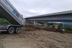Zakopianka. Protest w Naprawie, droga była zablokowana. Protestujący domagają się wypłaty zaległych pieniędzy