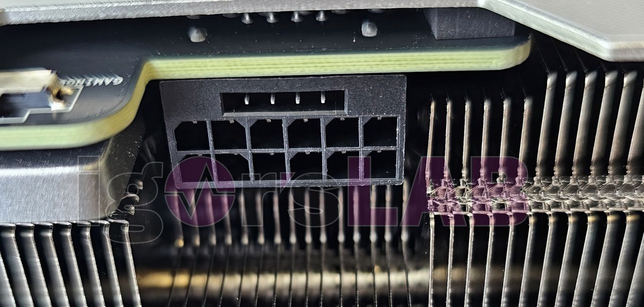 Stare gniazdo zasilania 12VHPWR