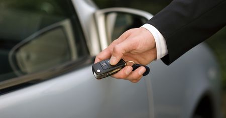 Zobacz, co potrafi twój kluczyk. Ukryta funkcja przydatna latem