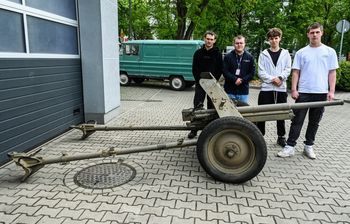 Uczniowie Zespołu Szkół Samochodowych w Bydgoszczy odnowią armatę przeciwpancerną