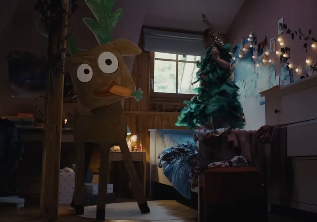 Tata i dziecięca wyobraźnia w spocie Allegro na Boże Narodzenie