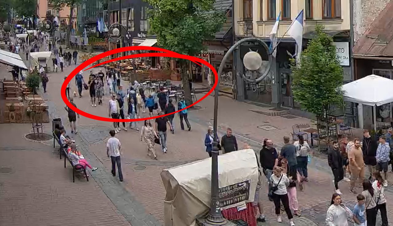 Punkt 11:00. Ujęcie z Krupówek. Komentarz zbędny