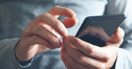 Sprawdź, czy telefon cię nie podgląda. Wystarczy kilka kliknięć
