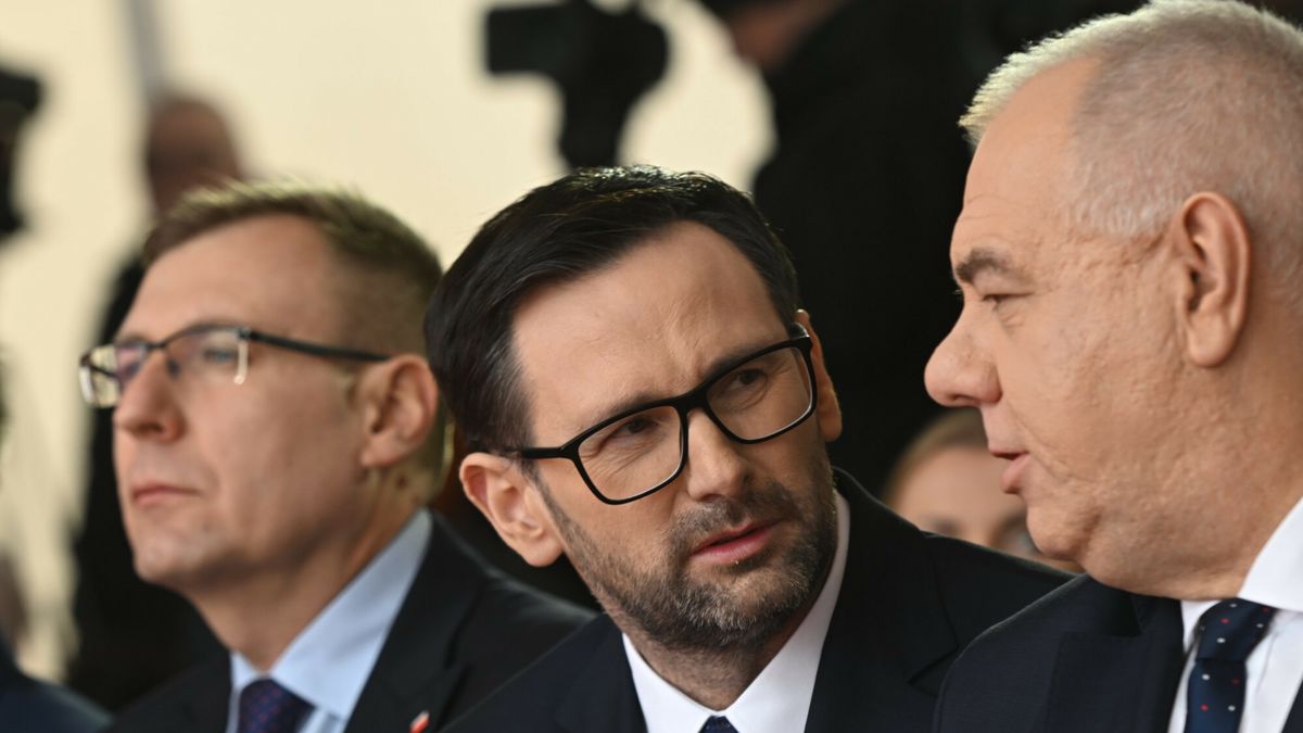 Gazowiec "Lech Kaczy?ski" w ?winouj?ciu
11.03.2023 Swinoujscie Terminal LNG w Swinoujsciu. Pierwsza dostawa skroplonego gazu do Polski gazowcem "Lech Kaczynski".    Fot. Przemek Swiderski/REPORTER
n/z: Maciej Malecki, Daniel Obajtek, Jacek Sasin
Przemek Swiderski/REPORTER