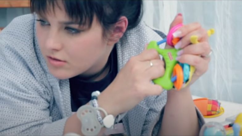 Ewa Farna rapuje w #hot16challenge